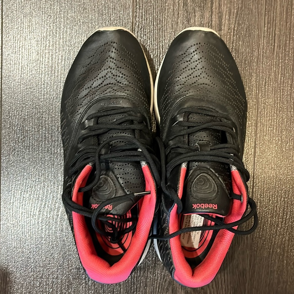 Reebok Easytone Runners in Great Condition! Size 6.